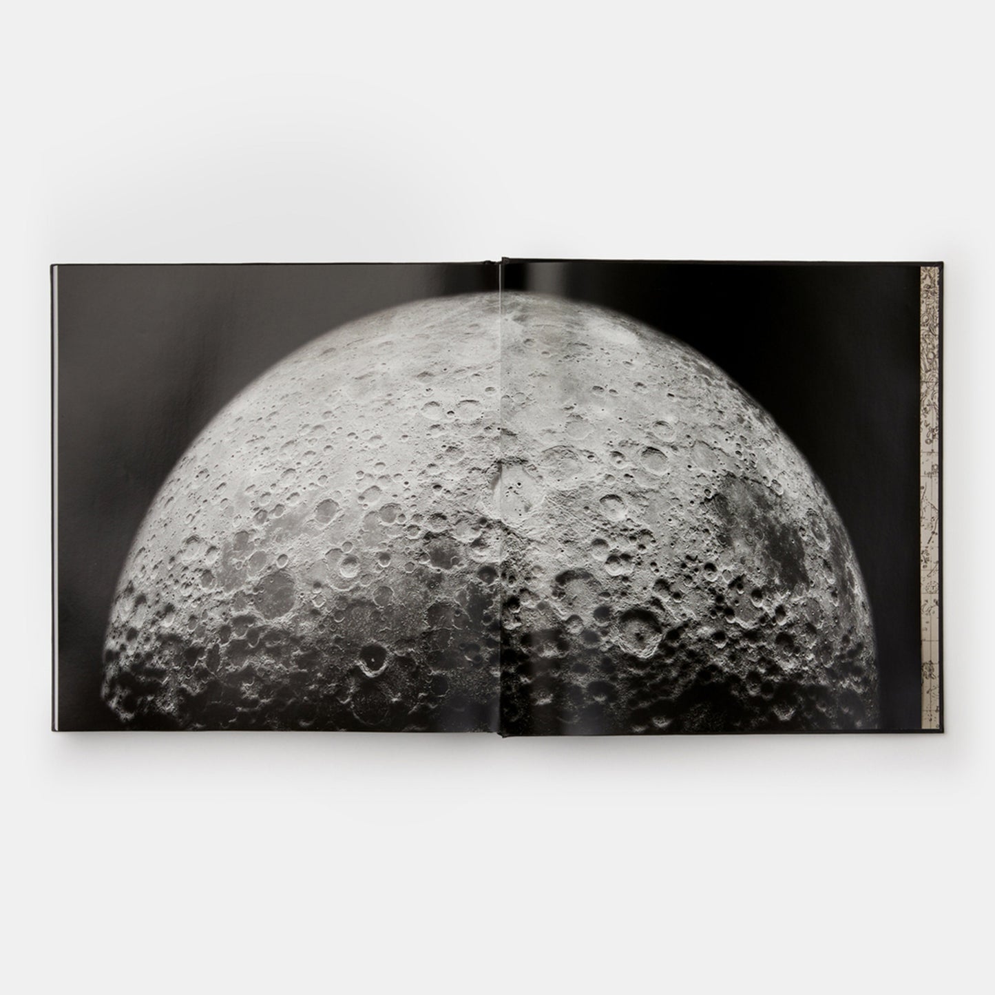 Sol y Luna: Una historia de astronomía, fotografía y cartografía