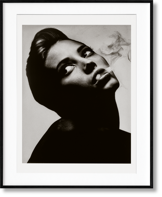 Albert Watson. Kaos. 2.ª edición. Edición de Arte n.º 101-150, "Christy Turlington (Humo), Ciudad de Nueva York", 1990