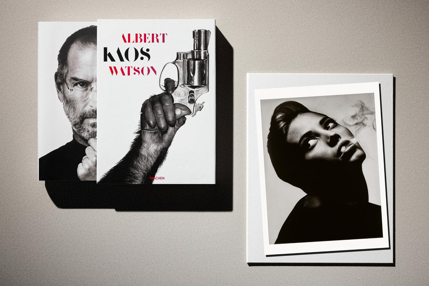 Albert Watson. Kaos. 2.ª edición. Edición de Arte n.º 101-150, "Christy Turlington (Humo), Ciudad de Nueva York", 1990