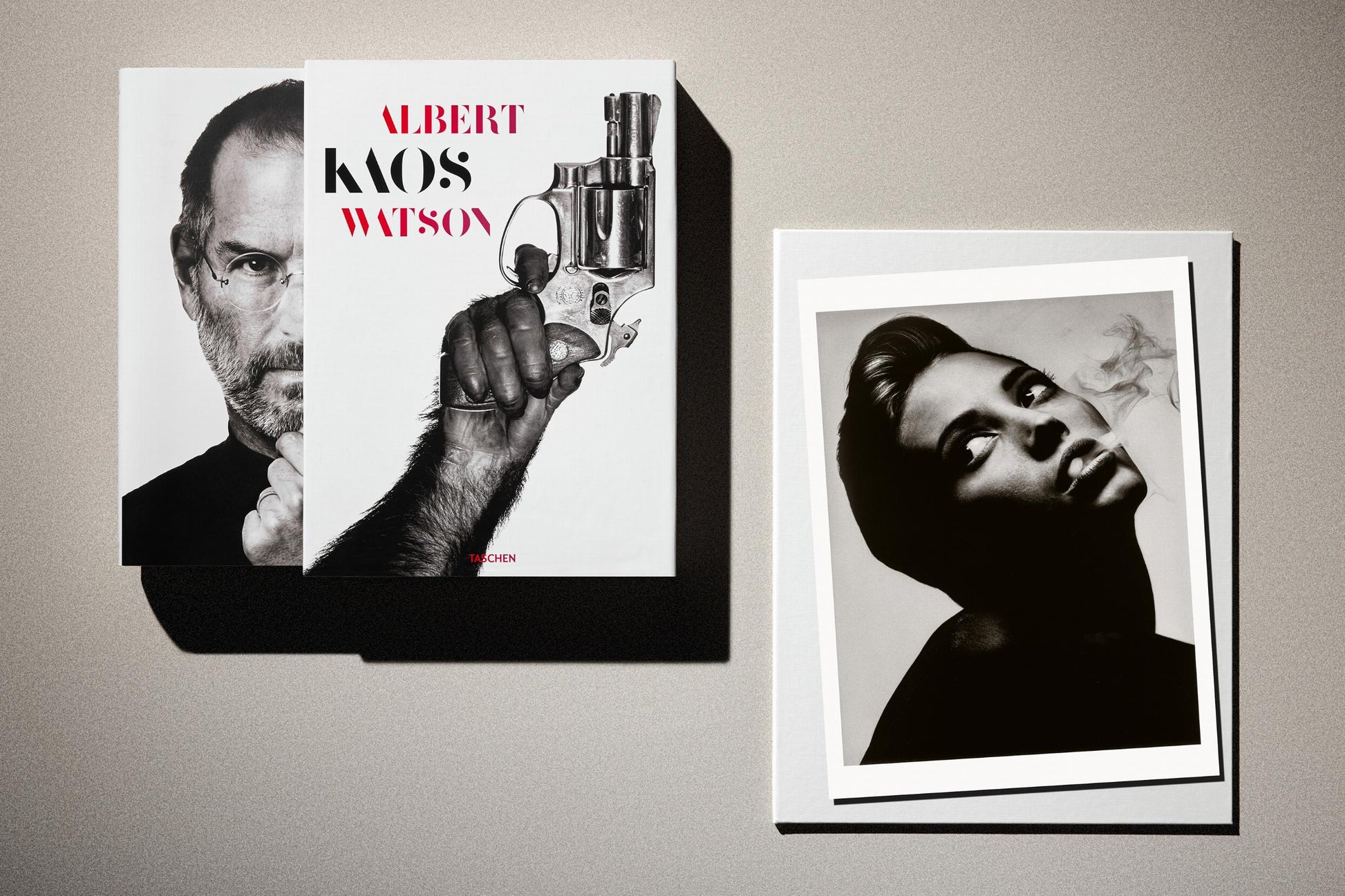 Albert Watson. Kaos. 2.ª edición. Edición de Arte n.º 101-150, "Christy Turlington (Humo), Ciudad de Nueva York", 1990