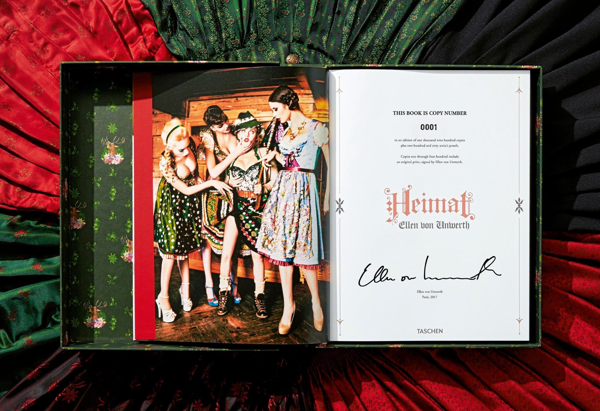Ellen von Unwerth. Heimat. Edición de Arte n.º 201–300 «Dispositivo espía»