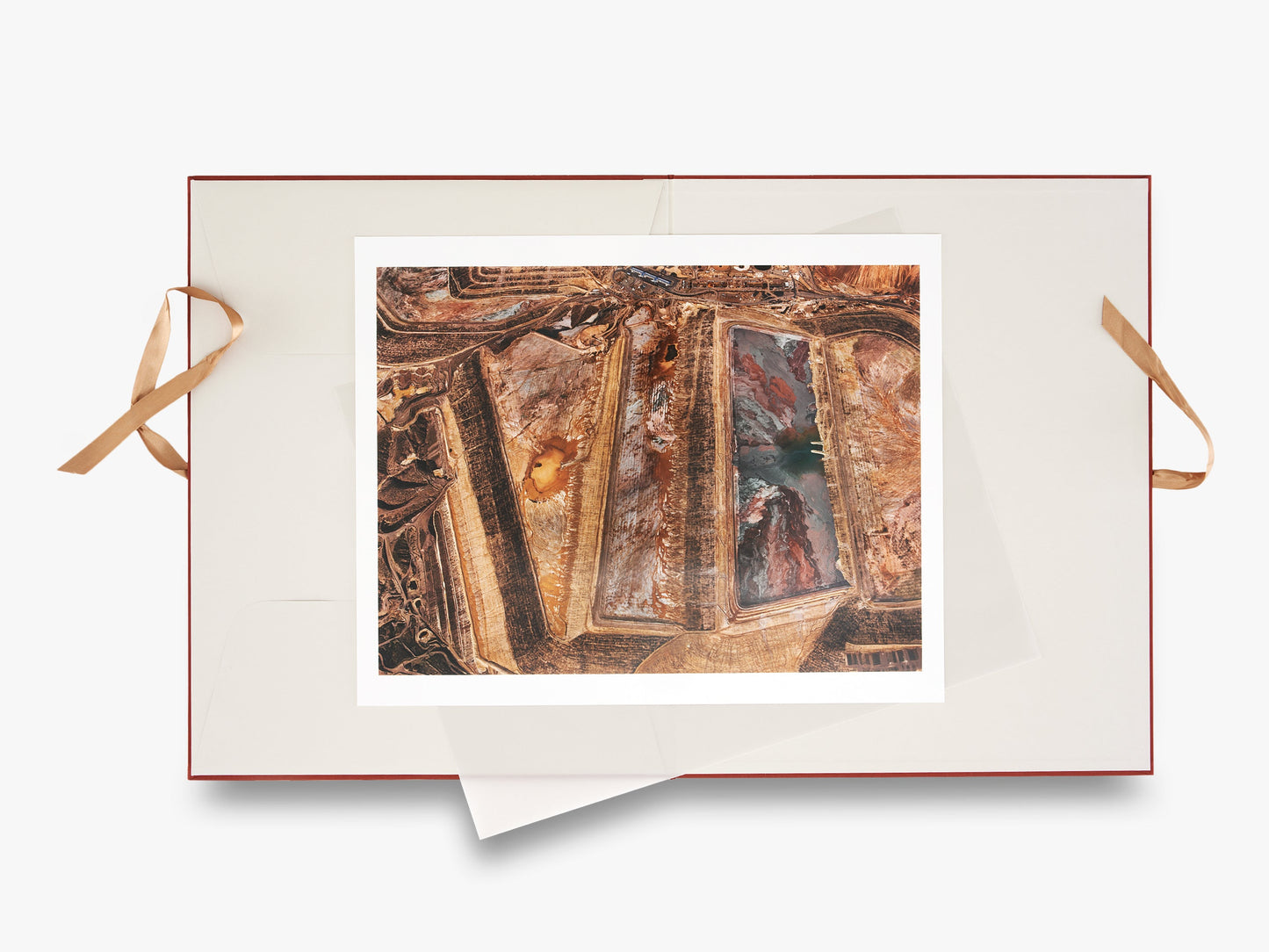 Edward Burtynsky: Essential Elements (Deluxe Edition)