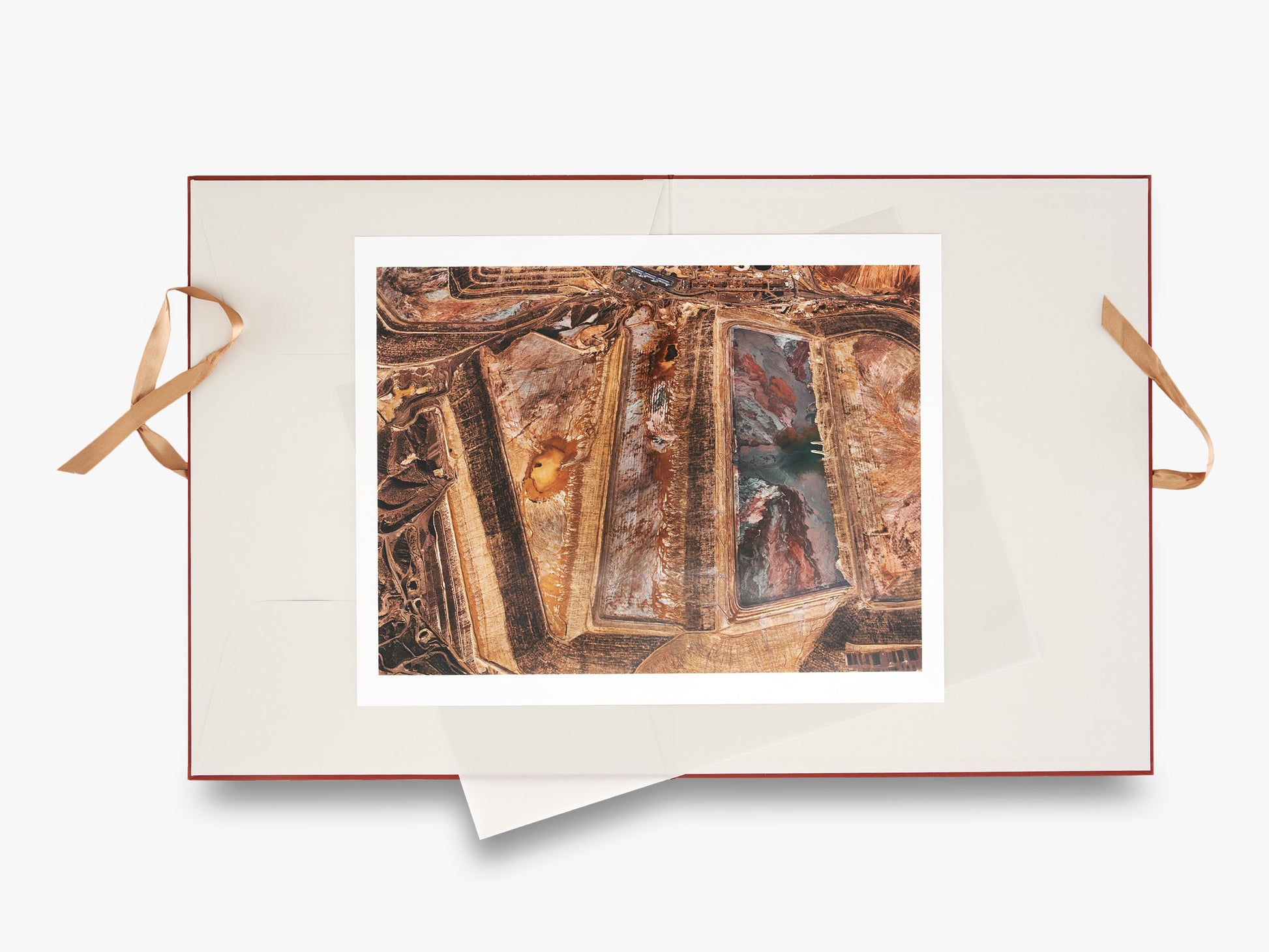 Edward Burtynsky: Essential Elements (Deluxe Edition)