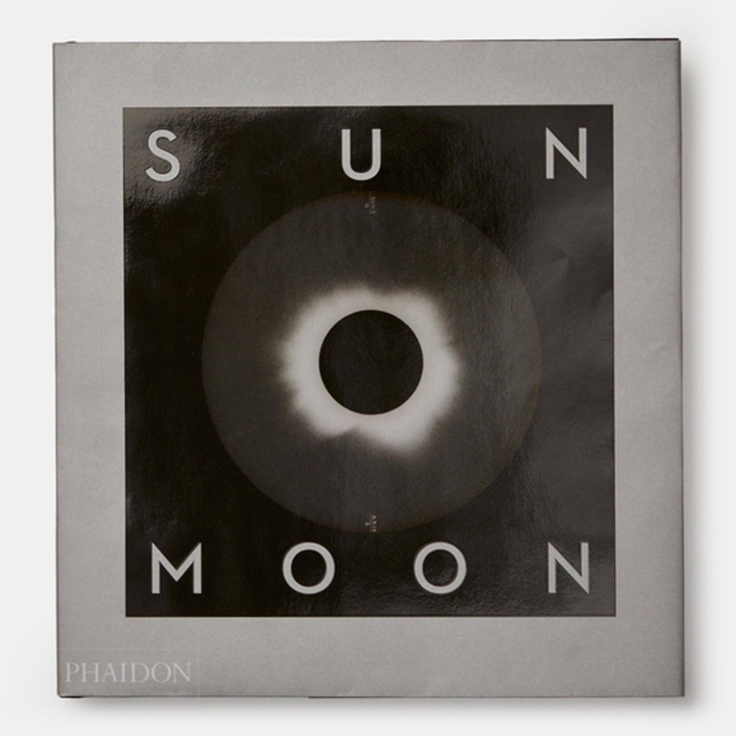 Sol y Luna: Una historia de astronomía, fotografía y cartografía