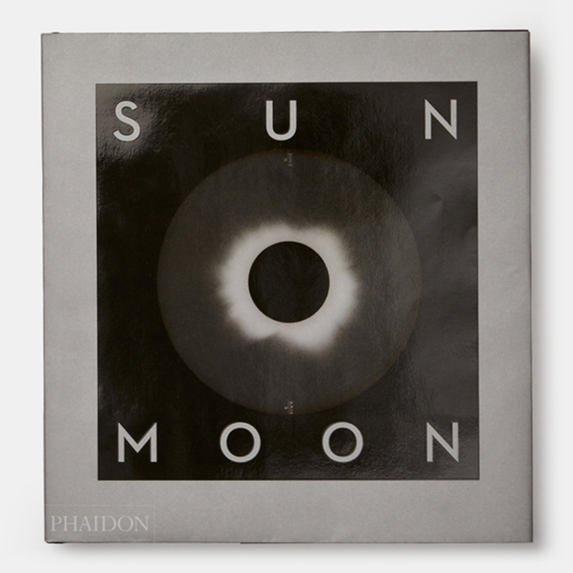 Sol y Luna: Una historia de astronomía, fotografía y cartografía