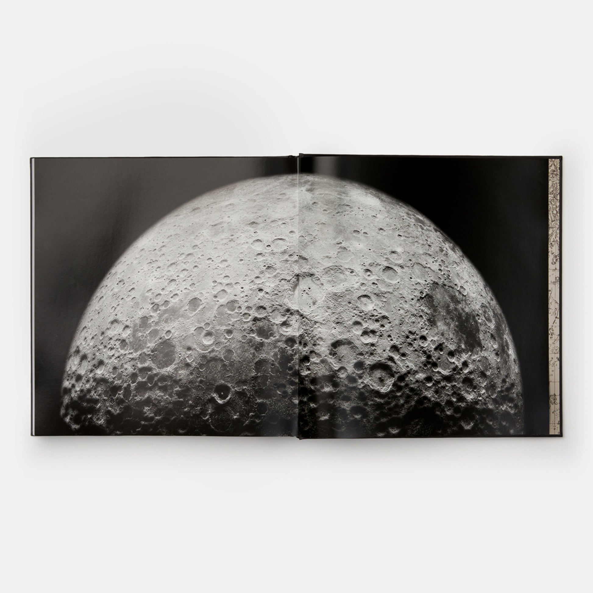 Sol y Luna: Una historia de astronomía, fotografía y cartografía