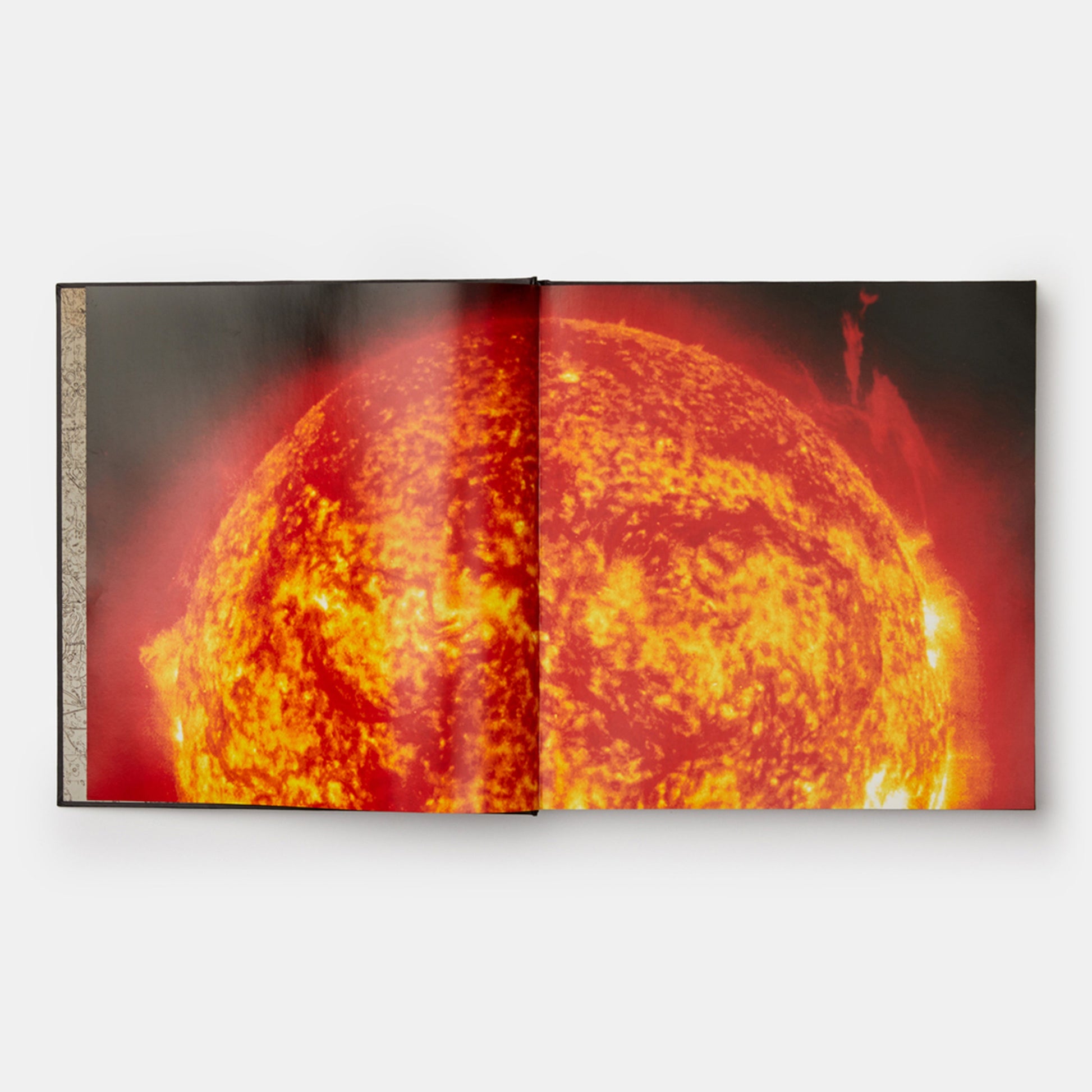 Sol y Luna: Una historia de astronomía, fotografía y cartografía