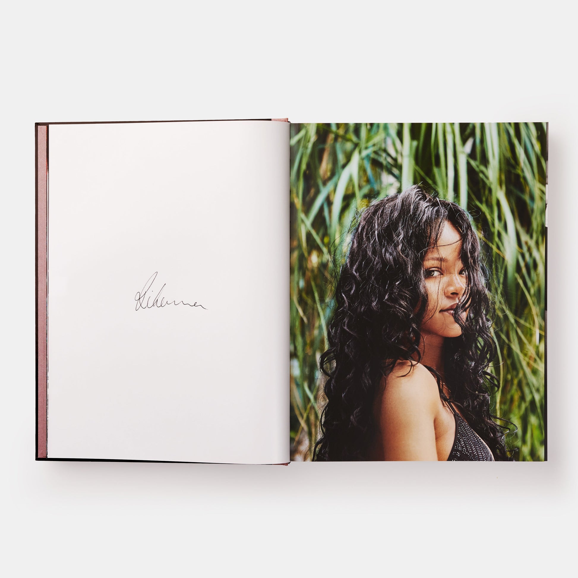 RIHANNA: QUEEN SIZE
