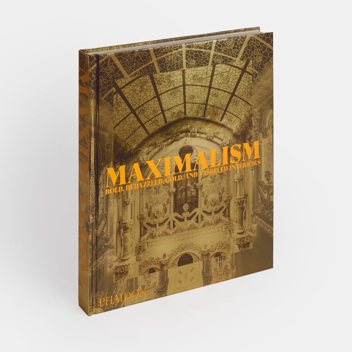 Maximalismo: interiores atrevidos, deslumbrantes, dorados y con borlas