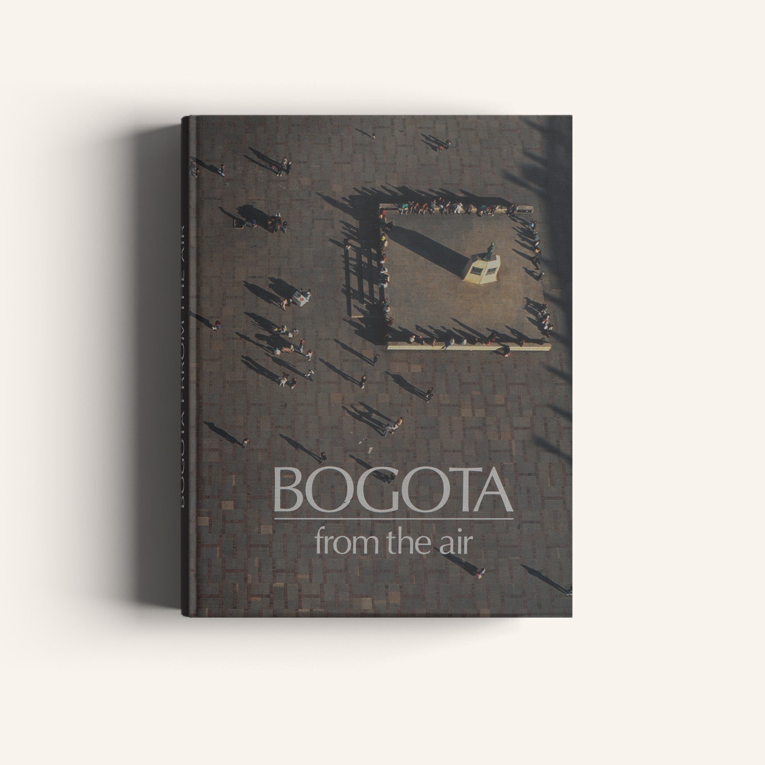 Bogotá from the air (First Edition) -Weaving The Planet & Villegas Editores-Libros
