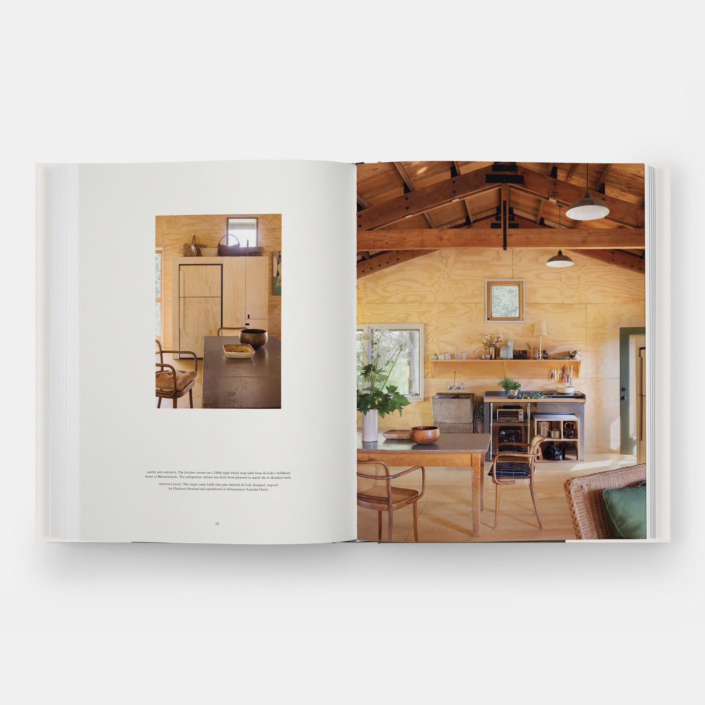 AT HOME IN NATURE: AMERICAN COUNTRY INTERIORS