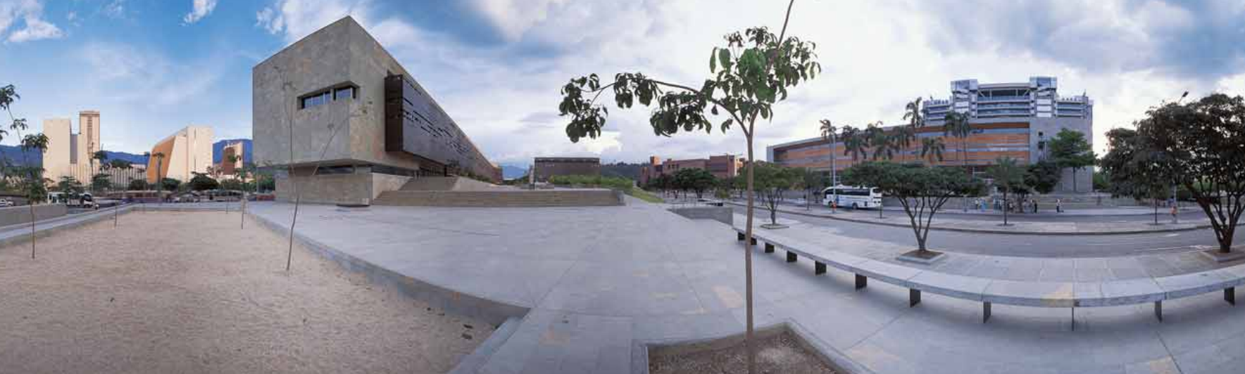 Medellín 360º Warm, Lively and Beautiful -Weaving The Planet & Villegas Editores-Libros