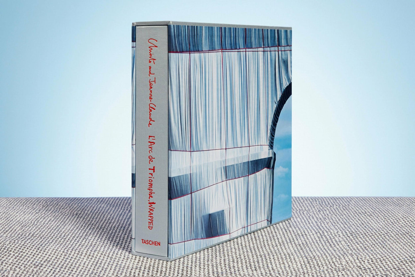 Christo and Jeanne-Claude. L'Arc de Triomphe, Wrapped, Paris