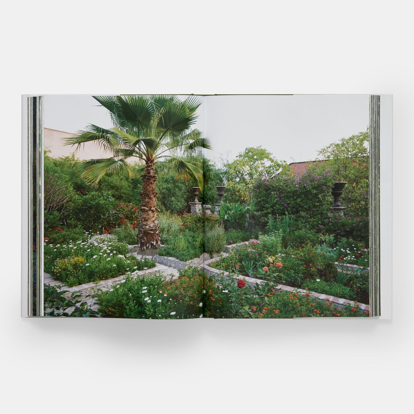 Glorious Gardens: Edén Privado de los Diseñadores de Interiores Líderes del Mundo