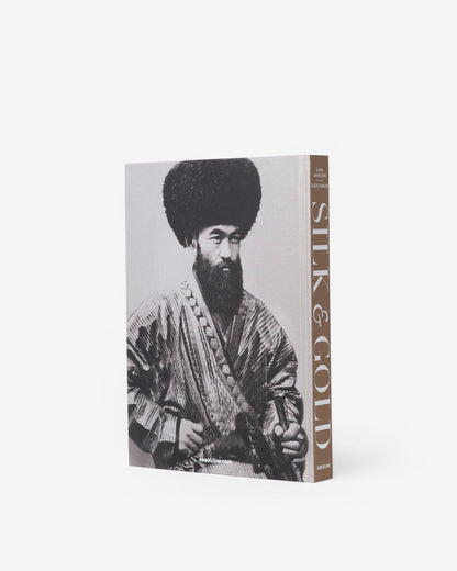 UZBEKISTÁN SEDA Y ORO: EL ARTE MAGNÍFICO DEL VESTUARIO