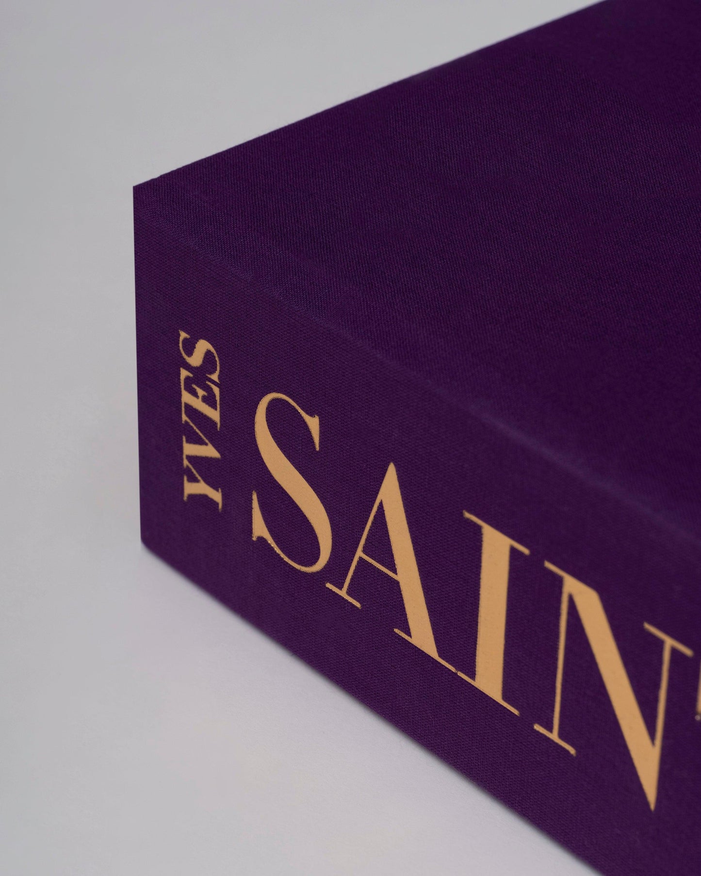 YVES SAINT-LAURENT: LA COLECCIÓN IMPOSIBLE